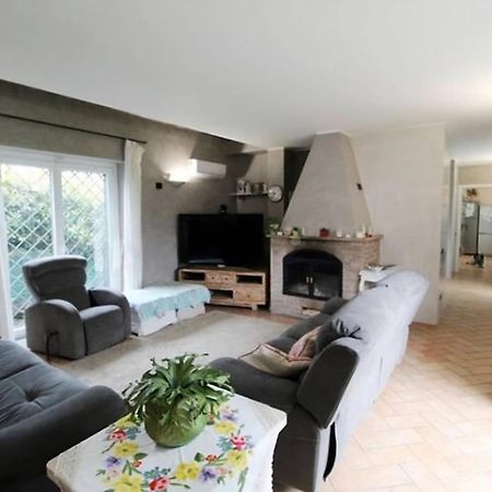 Lussuosa Villa Vicino Alla Stazione Caronno Pertusella Eksteriør bilde