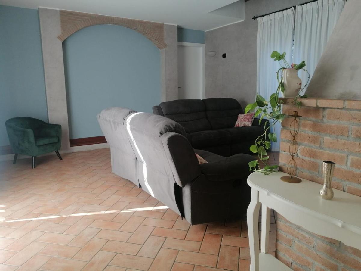 Lussuosa Villa Vicino Alla Stazione Caronno Pertusella Eksteriør bilde