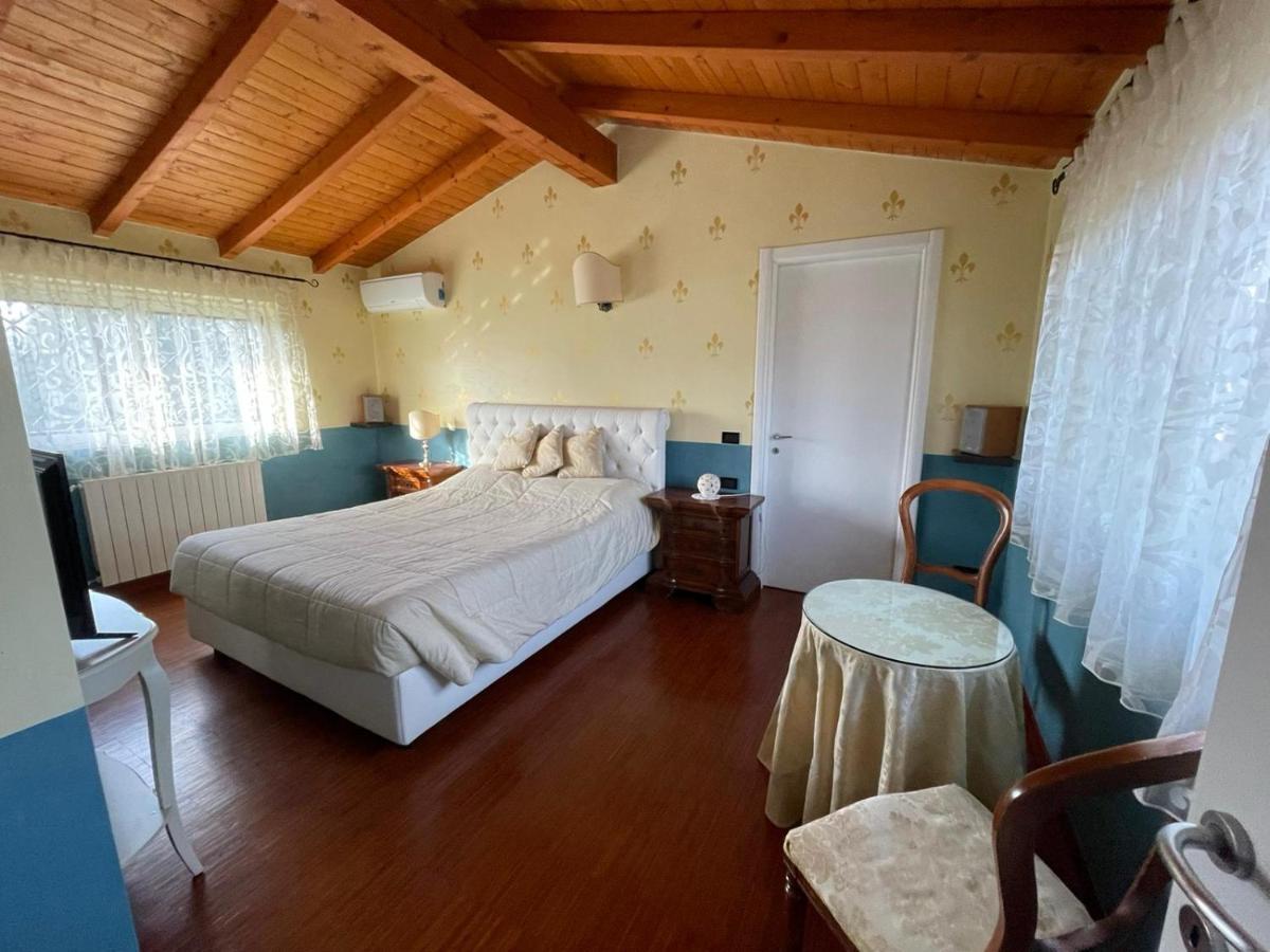 Lussuosa Villa Vicino Alla Stazione Caronno Pertusella Eksteriør bilde