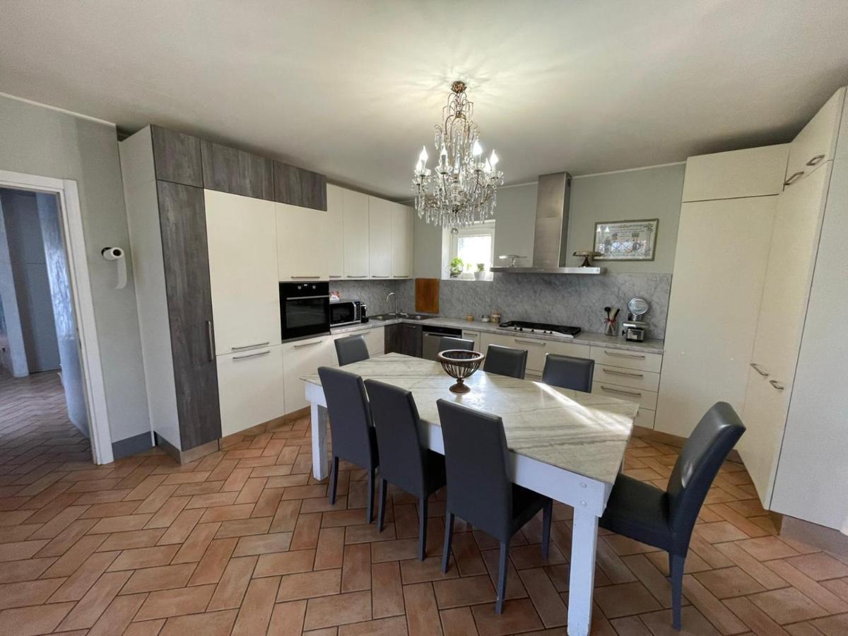 Lussuosa Villa Vicino Alla Stazione Caronno Pertusella Eksteriør bilde
