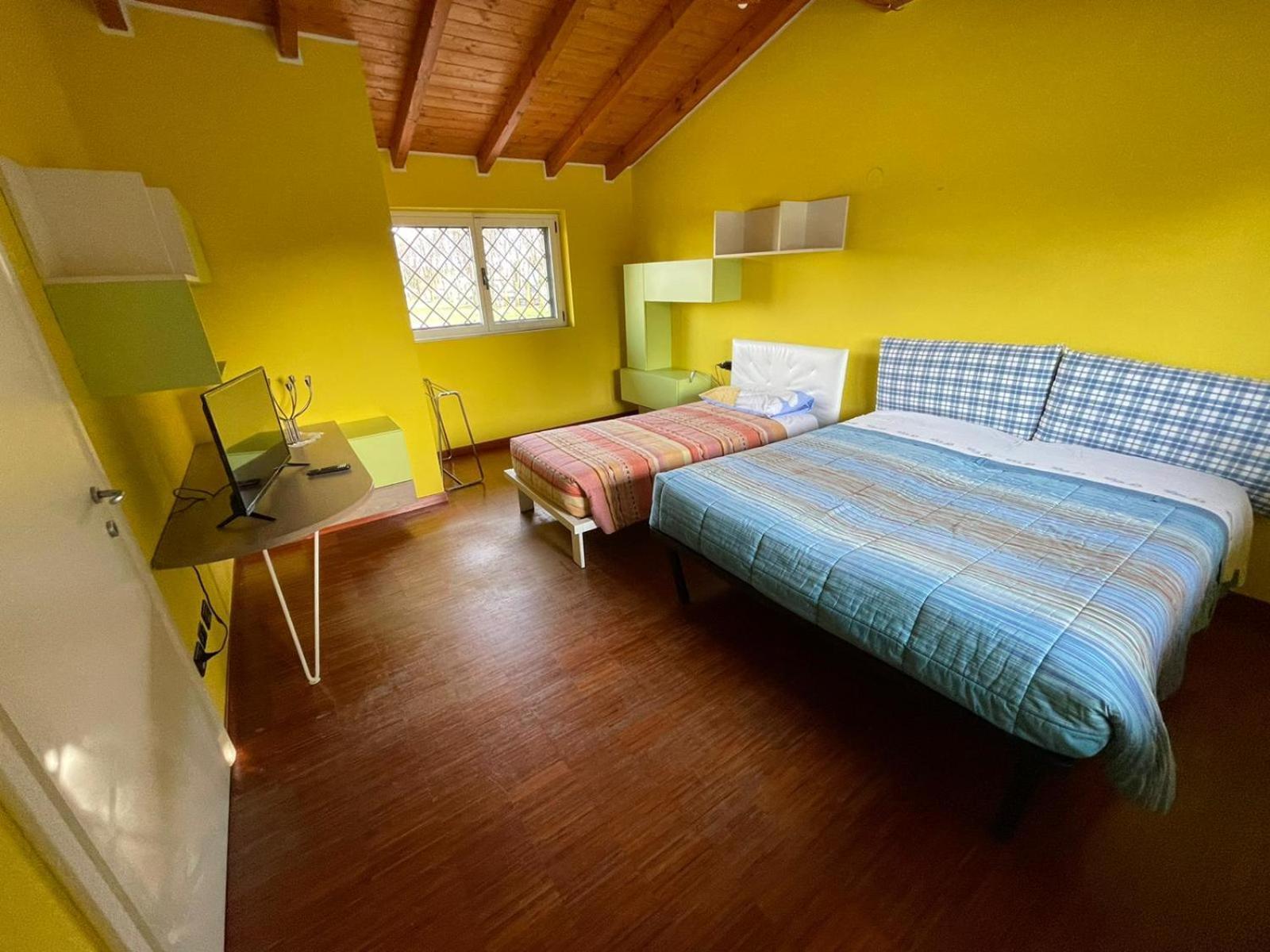Lussuosa Villa Vicino Alla Stazione Caronno Pertusella Eksteriør bilde